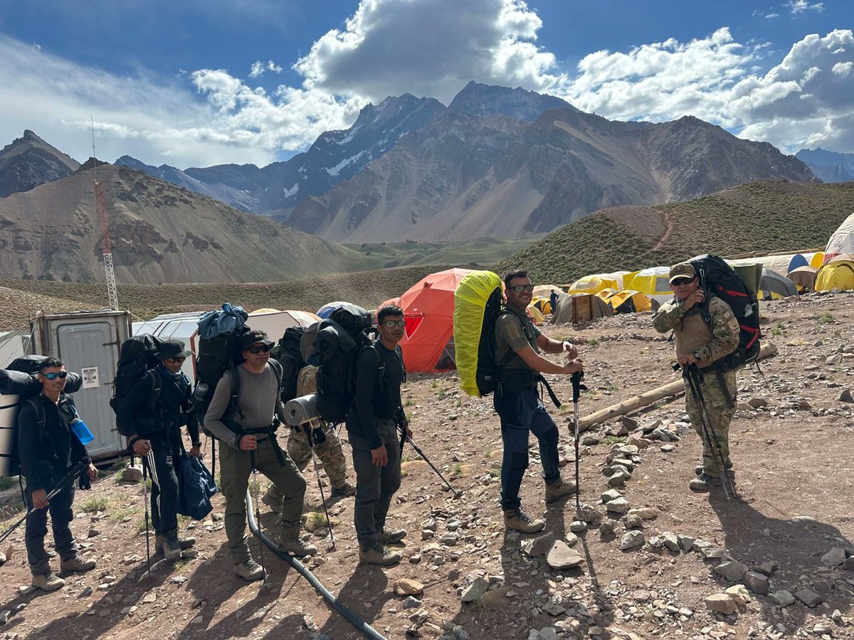 PucaraD's tweet image. Expedición Internacional del Ejército Argentino hacia el Aconcagua #expedicion #Aconcagua  @Ejercito_Arg 
pucara.org/post/expedici%…