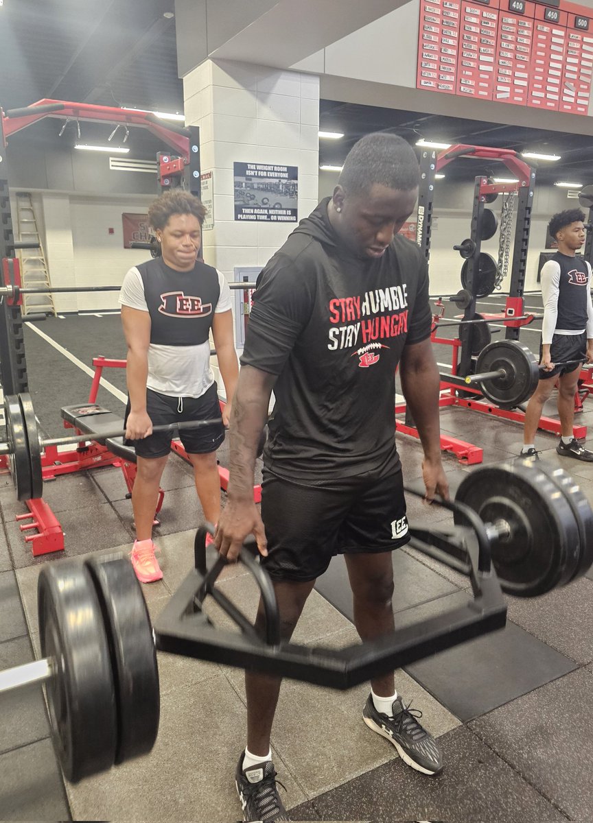 rockerlee229's tweet photo. Off to a great start this week in the Weight Room #JustWork https://t.co/vajS2ECk84