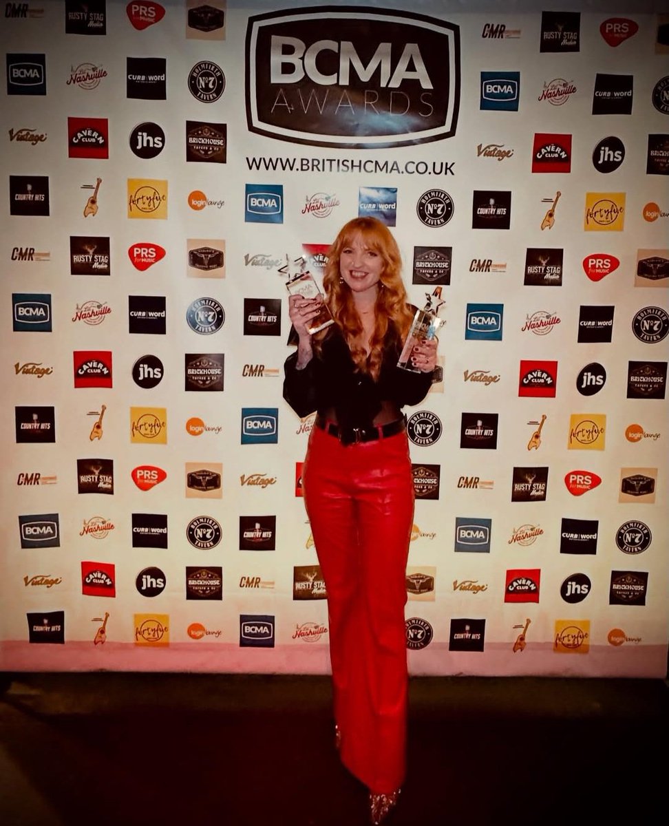 And the awards keep on coming for <a href="/Keziagillmusic/">Kezia Gill</a> #BestFemale #BestEntertainer <a href="/BritishCMA/">BCMA - Official</a> #awards 🤠♥️