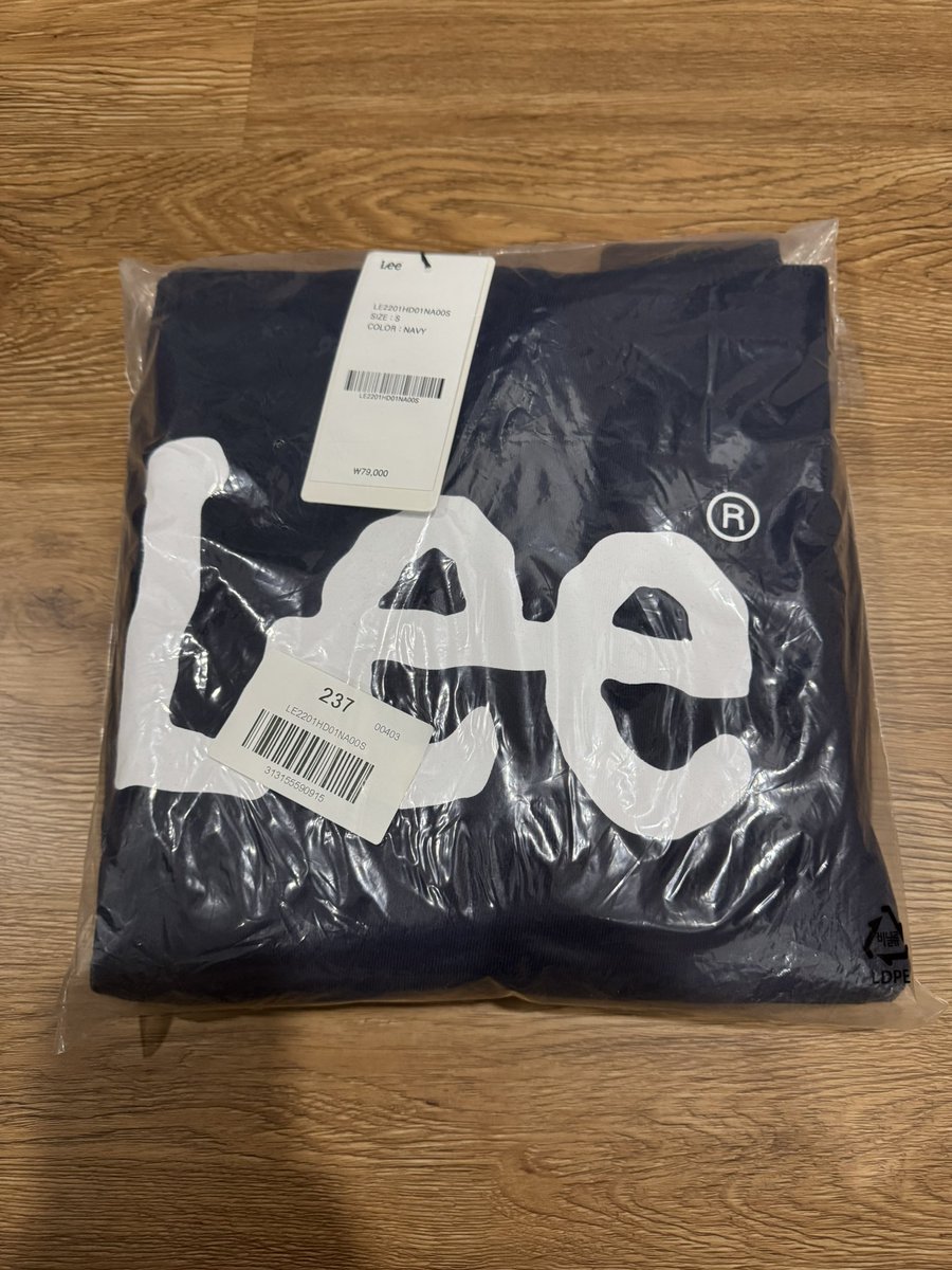pmaun58's tweet photo. พร้อมส่ง / SALE‼️

เสื้อฮู้ด Lee สี Navy / Green
Size S อก 44.8" ยาว 68cm.

🔖 1,250.- รวมส่ง ems (ปกติ 3000++)

🛒สนใจสั่งซื้อ dm

#พร้อมส่ง #เสื้อlee #lee #musinsa #พรีออร์เดอร์เกาหลี #พรีเกาหลี #spao #hoodie #เสื้อกันหนาว https://t.co/U1Kv9sTx5c