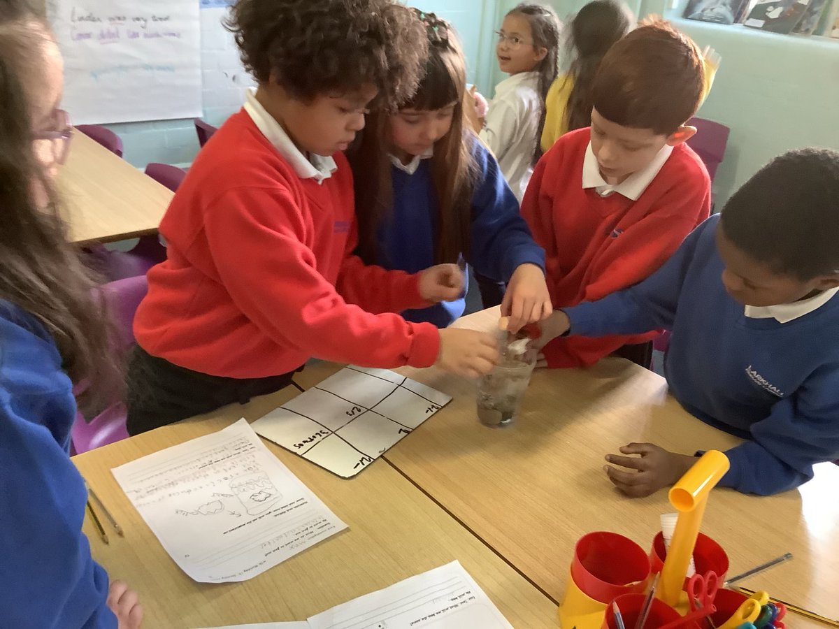 LarkHallPrimary's tweet photo. #lhtower #lhlondon #lhstu #lhblp We are finding out which rocks are sedimentary and which are igneous based on whether they are permeable and if they crumble. https://t.co/KOsyXjbx06