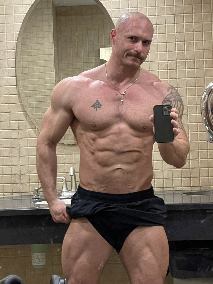 FairyGodHimbo's tweet photo. Tired or noโฆ #Shredz https://t.co/ngdfPW5duM