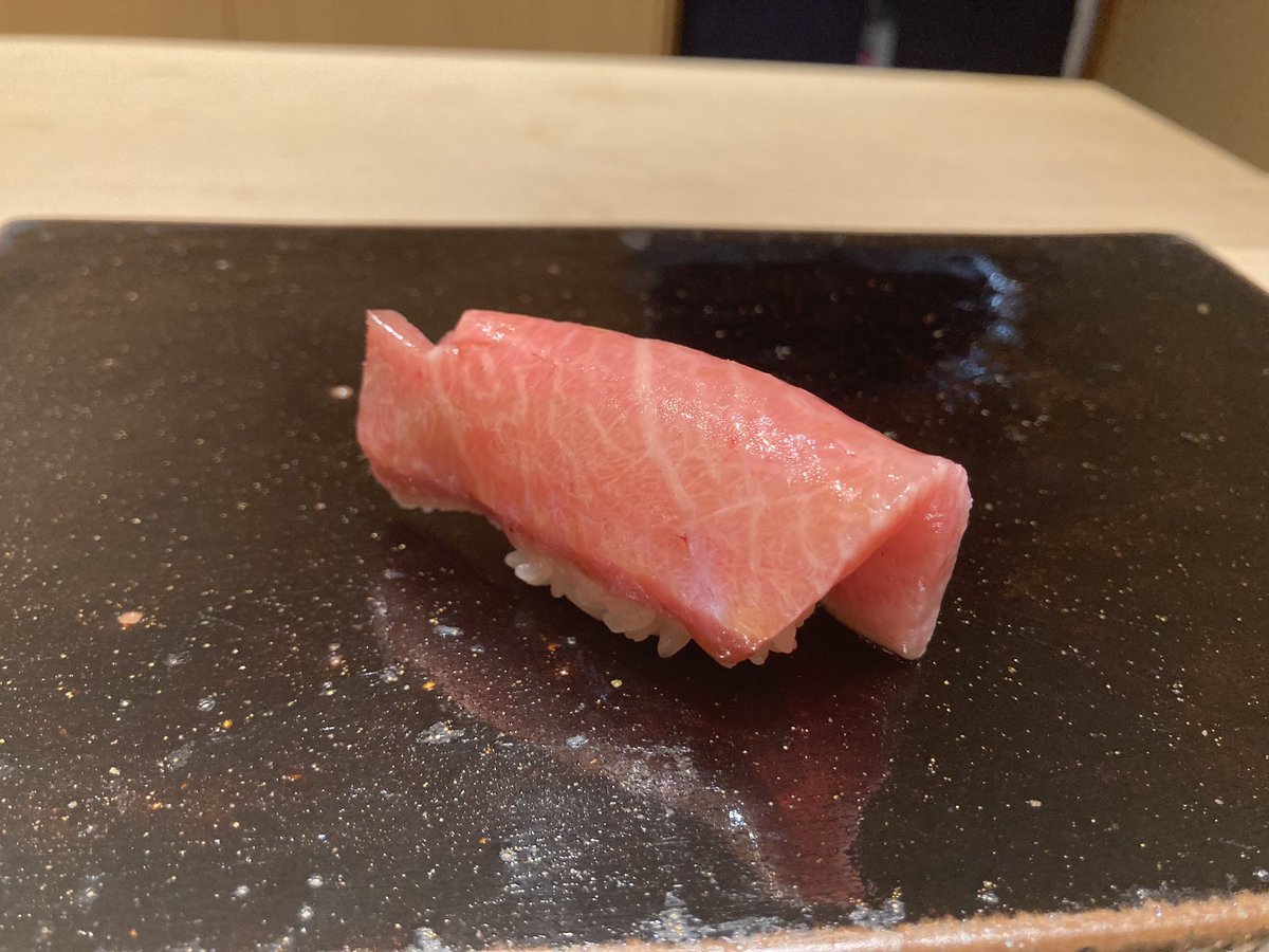TMK_999LDK's tweet photo. 年始は、大阪に行ったりライブを見に行ったりいい寿司を食べたりしました
今年も良い年にするぞー🏃🏃🏃 https://t.co/LsV3ReQgrZ