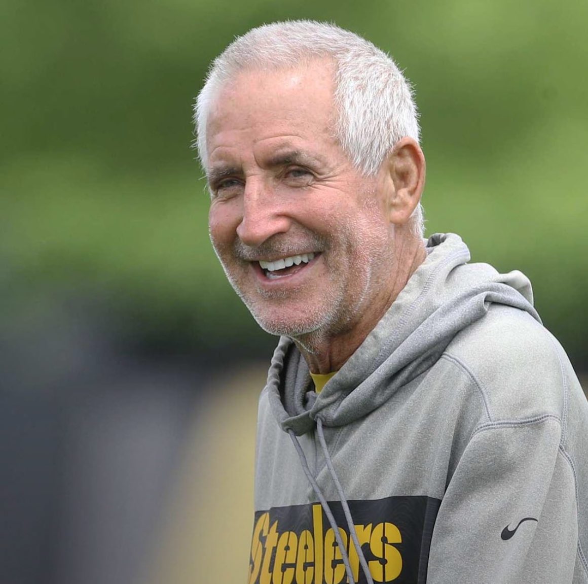 The only coach that deserves to be on the Steelers

#steelers