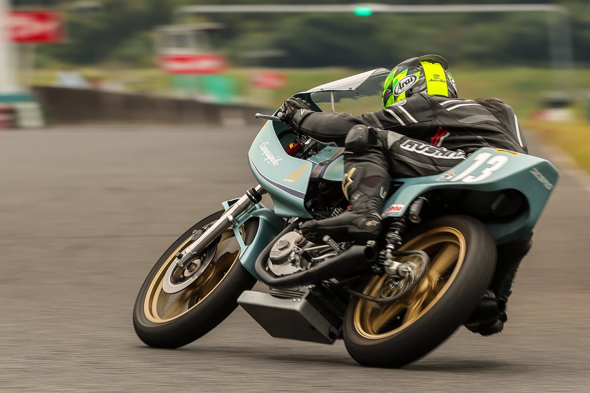 ojaru2017's tweet photo. @OverracingP
ようやく令和６年１０月２６日　鈴鹿ツインサーキットで行われた「オーヴァーホールディングスさん主催ASTRide」の写真をブログにアップしました。

https://t.co/VUalWgYIin

サンプル４枚だけ載せます。

４枚目のパンツ被ったライダーさん@ruccio_netabareは気にしないでください。 https://t.co/hTkGpgU0U6