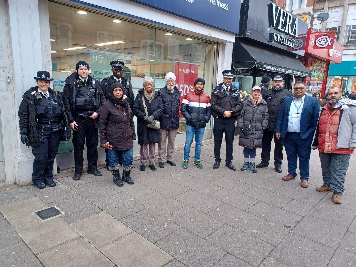 MPSNewham's tweet image. Neighbourhood officers carried out Live facial recognition operations recently on #GreenStreet &amp;amp; #HighStreetNorth.

Officers provided reassurance to the local businesses &amp;amp; the community while deterring any criminal activities including shoplifting &amp;amp; #VAWG