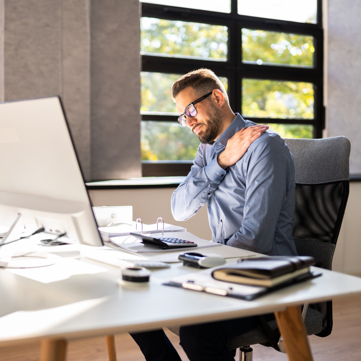 osi_learning's tweet photo. Did you know that poor ergonomics can lead to discomfort, fatigue, and long-term injuries? As we step into 2025, let’s make workplace health a priority! Check out our Ergonomics course to learn more about staying ergonomically sound at work. 
https://t.co/mKC9JN2t67 https://t.co/Ngb56Kqnjj