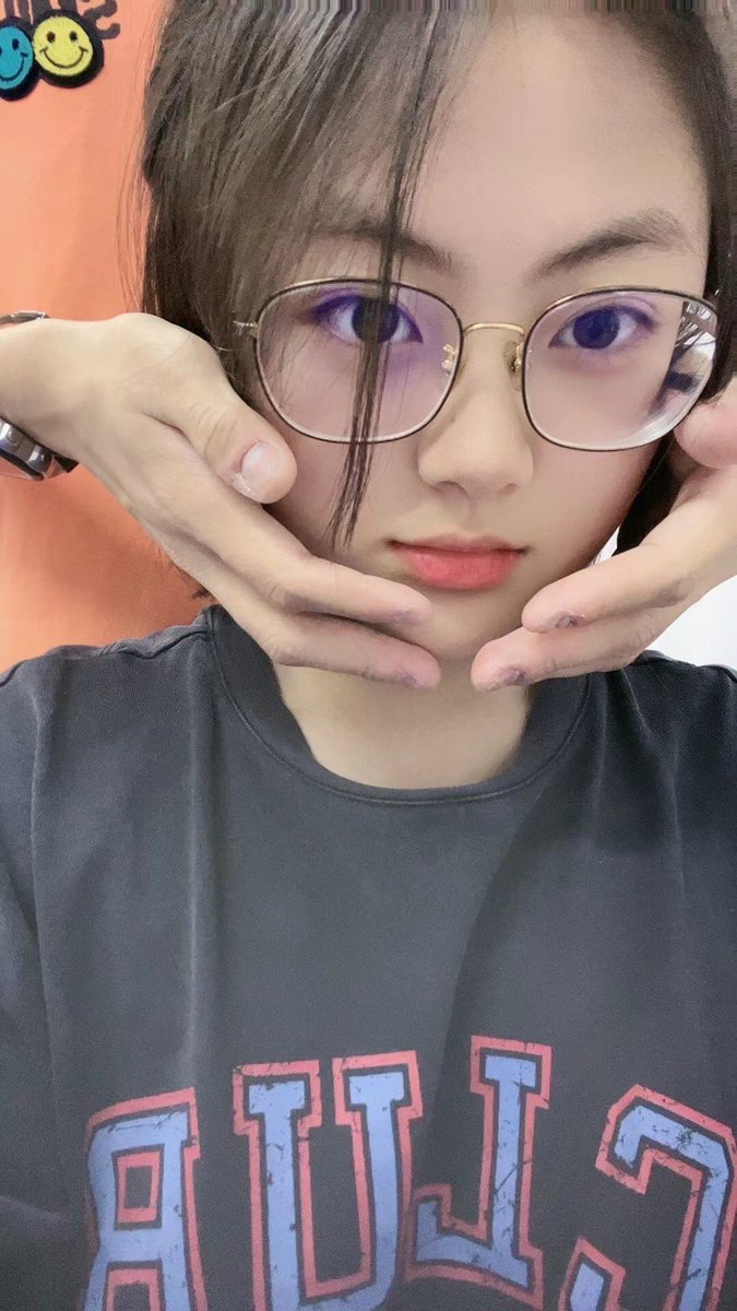 iiii6678's tweet photo. 怀念长头发 #女高中生的日常  #高冷 #女权婊   #女权至上 https://t.co/FBIQoGFmOF