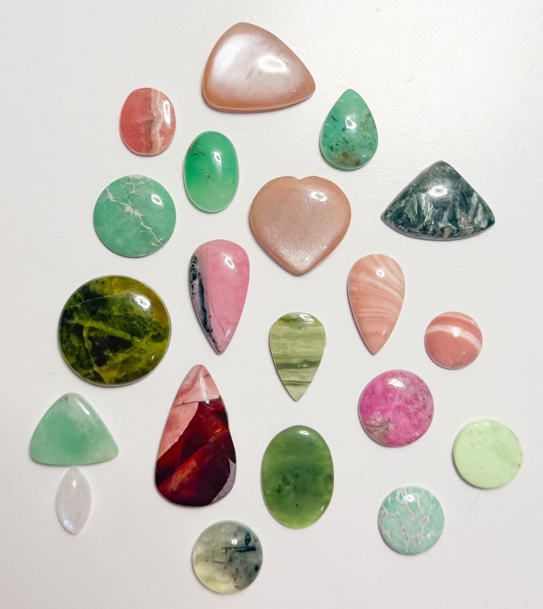mildhippie's tweet image. the crystals          🍵🎀🌱          the pendants

“PINK PEPPERMINT” collection coming Friday January 17th at 8pm eastern time &amp;lt;3