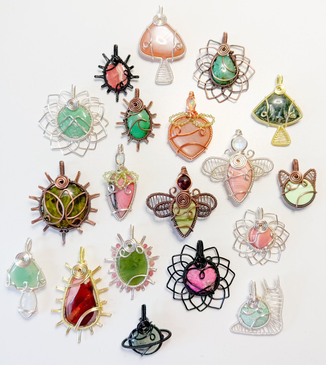 mildhippie's tweet image. the crystals          🍵🎀🌱          the pendants

“PINK PEPPERMINT” collection coming Friday January 17th at 8pm eastern time &amp;lt;3