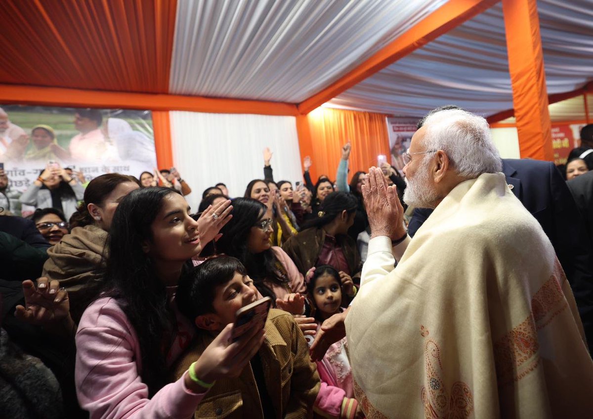 narendramodi's tweet photo. Some more glimpses from the Lohri programme in Delhi. https://t.co/bMbGuLwR3i