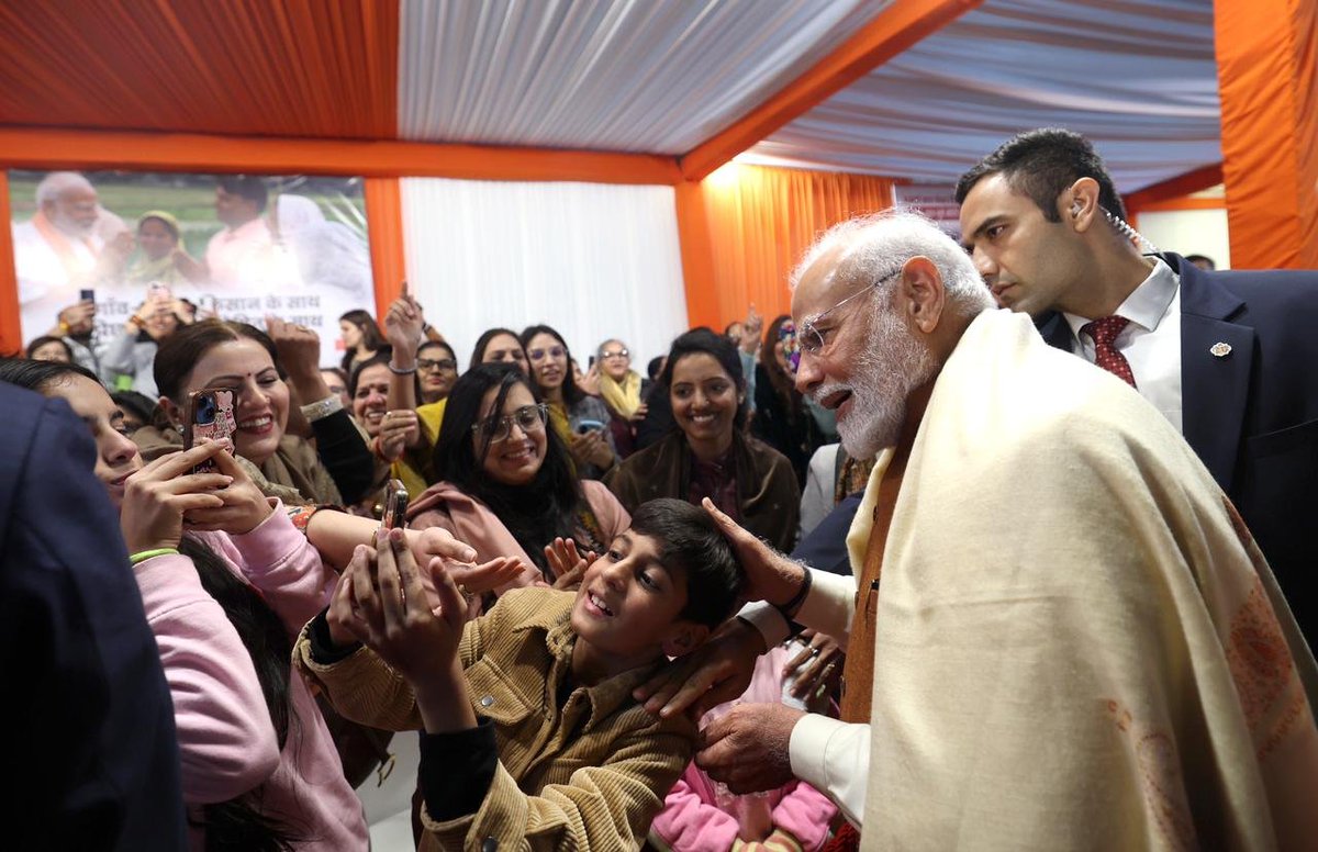 narendramodi's tweet photo. Some more glimpses from the Lohri programme in Delhi. https://t.co/bMbGuLwR3i