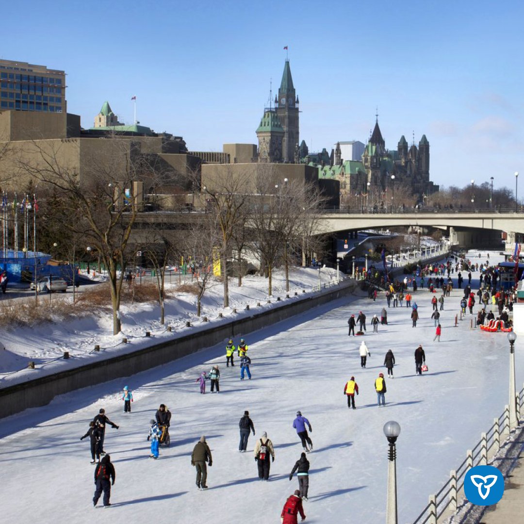 Bundle up and hit the ice at some of Ontario’s top urban skating rinks and trails! Here are some must-visit spots:
⛸️ Nathan Phillips Square
⛄ The Bentway
🧤 Rideau Canal Skateway
❄️ Evergreen Brick Works
🧣 Gage Park Skating Trail