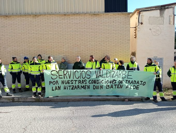 ELANafarroa's tweet photo. 📢Gaurko lanuztea eta elkarretaratzea Izarbeibarko Mankomunitateko hondakinak eta ura kudeatzen dituen Servicios Arga Valdizarbe SL enpresan hitzarmenaren negoziazioan aurrera egiteko

📲https://t.co/kldF38cRQP https://t.co/pjrq0cUgb2