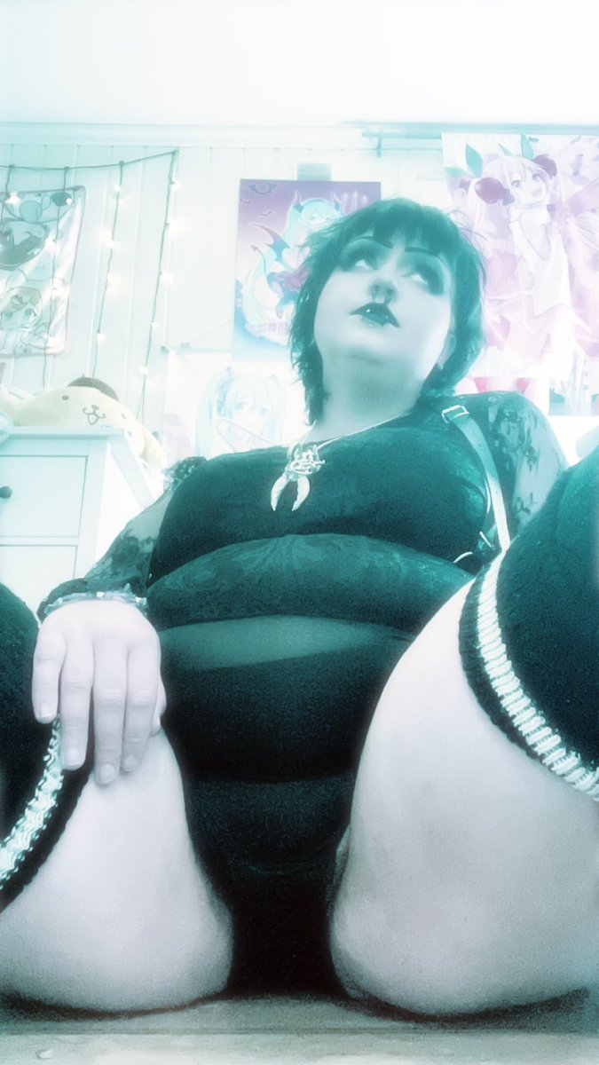 Mang0pipe's tweet photo. ꧁༺ 𝓖𝓮𝓽 𝓽𝓸 𝓴𝓷𝓸𝔀 𝓶𝓮 ༻꧂

‹𝟹 nothern europe based, engaged, mid twenties

‹𝟹 submissive in disguise 

‹𝟹 nonbinary, they/them pronouns 

‹𝟹 masochist, rope-bunny, chem friendly 

‹𝟹 plus size goddess https://t.co/FeurZrjW1H