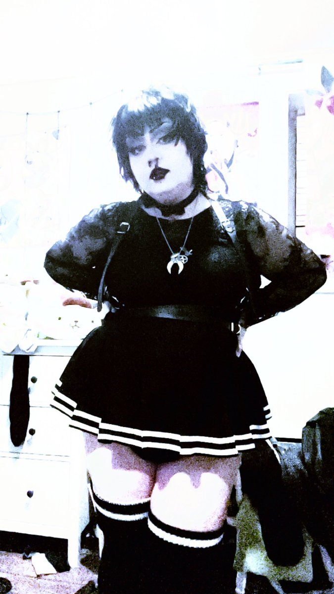 Mang0pipe's tweet photo. ꧁༺ 𝓖𝓮𝓽 𝓽𝓸 𝓴𝓷𝓸𝔀 𝓶𝓮 ༻꧂

‹𝟹 nothern europe based, engaged, mid twenties

‹𝟹 submissive in disguise 

‹𝟹 nonbinary, they/them pronouns 

‹𝟹 masochist, rope-bunny, chem friendly 

‹𝟹 plus size goddess https://t.co/FeurZrjW1H