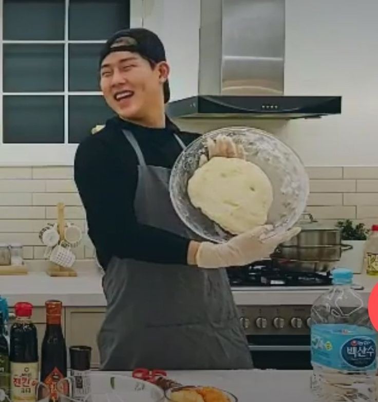 Jooheon is back home 💛 tweet media
