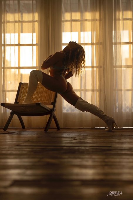 Watch Paige VanZant's leaked NSFW photo on TwXstars