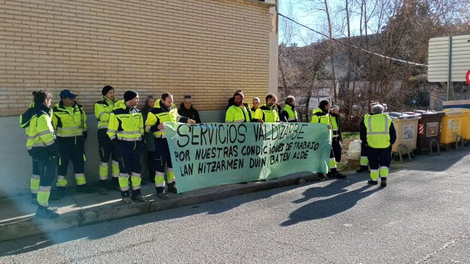 ELANafarroa's tweet photo. 📢Gaurko lanuztea eta elkarretaratzea Izarbeibarko Mankomunitateko hondakinak eta ura kudeatzen dituen Servicios Arga Valdizarbe SL enpresan hitzarmenaren negoziazioan aurrera egiteko

📲https://t.co/kldF38cRQP https://t.co/pjrq0cUgb2