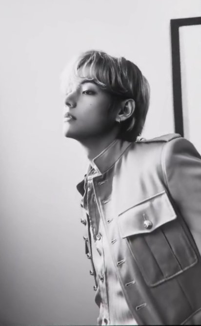 thvdiaries's tweet image. Photos of V <Rêvé> Postcard Visualizer—