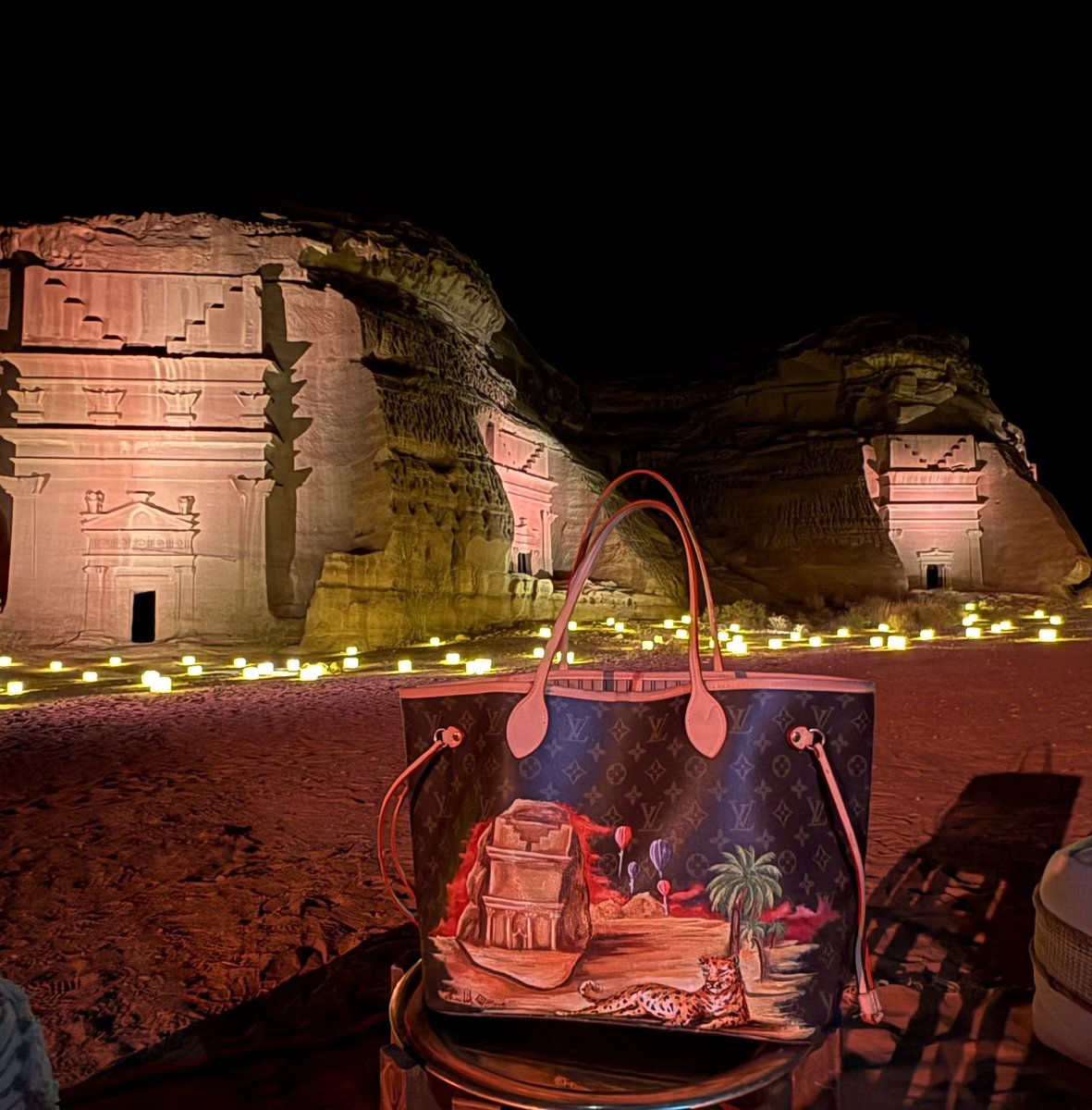 KhunjiAl's tweet photo. رسمتي على شنطة LV لمنطقة الحجر بالعلا 
My artwork of AlUla Hegra on LV bag 
.
@AlUlaMoments 
@ArtsAlUla 
@LouisVuitton 
.
.
#Lv #LouisVuitton #bag #leather #leather_paint #angelus #art #artwork #alula #saudiarabia #جلد #رسم_جلد #العلا #السعودية https://t.co/OQXkBjQW6B