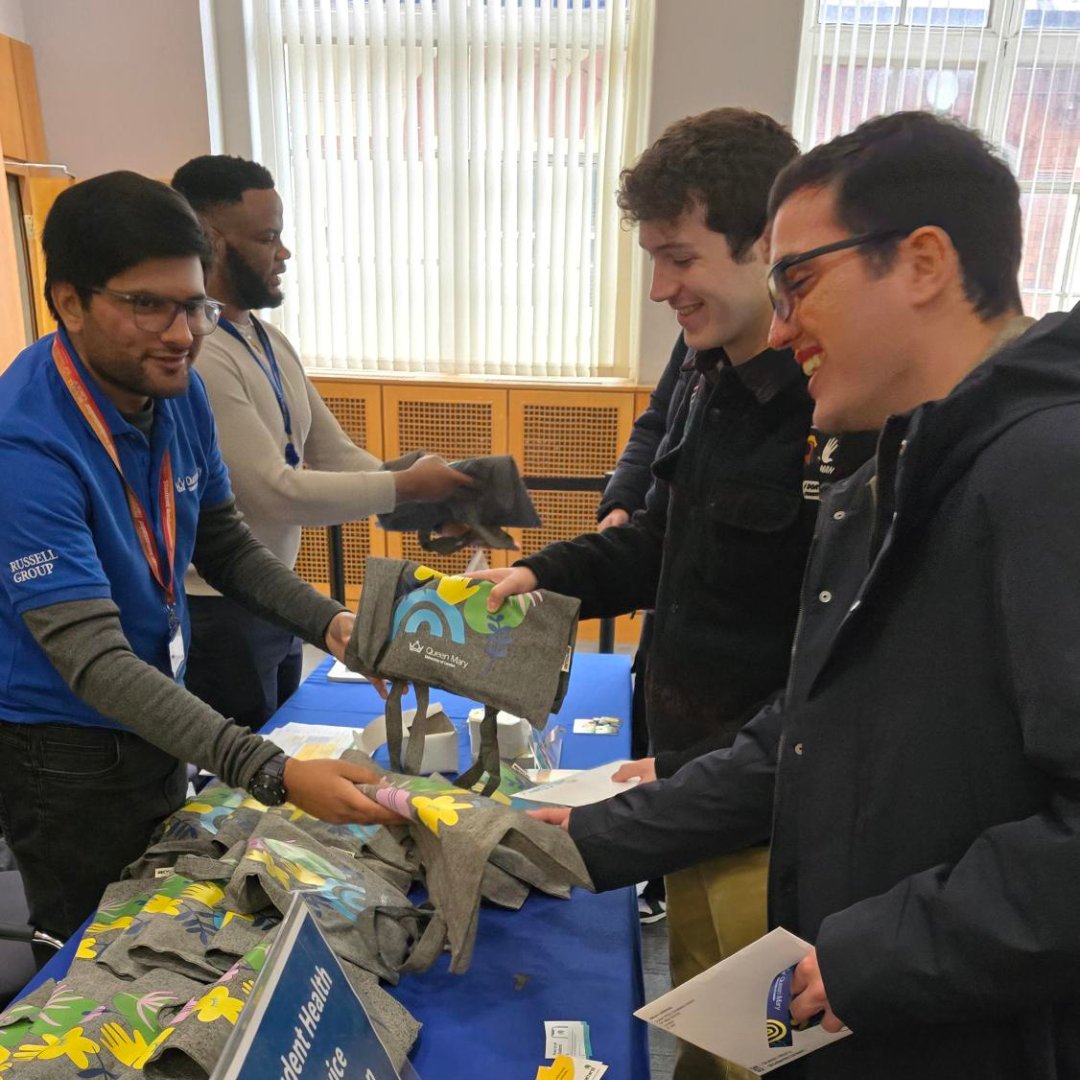 QMUL's tweet image. Welcome to all the new students joining us this week – we’re delighted to have you join our community! 🎉😀❤

Head to qmul.ac.uk/newstudents/ for all the information you need to start your journey at Queen Mary.

#newstudents #welcomeweek