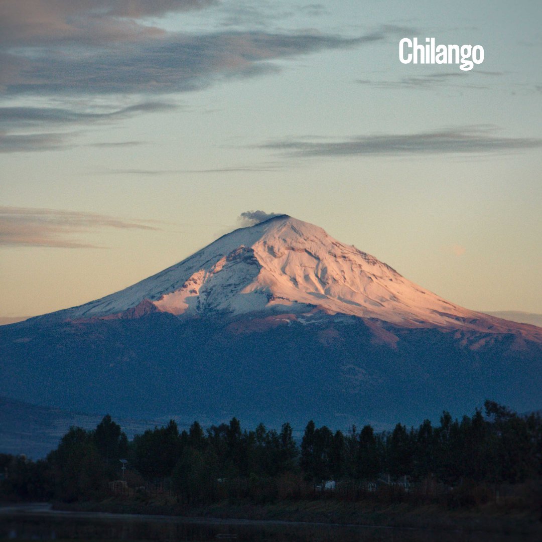 ChilangoCom's tweet photo. ¿Lo vieron? La CDMX y sus majestuosos volcanes se pusieron de gala ayer con estas postales. 😍 🌄

Fotos tomadas desde el Bosque de Tláhuac y las lagunas de San Gregorio Atlapulco por @ariadna_boom 📸

#CDMX #Chilango #atardecer #Volcanes #Popocatepetl #Iztaccihuatl https://t.co/CCUrKXjlNn