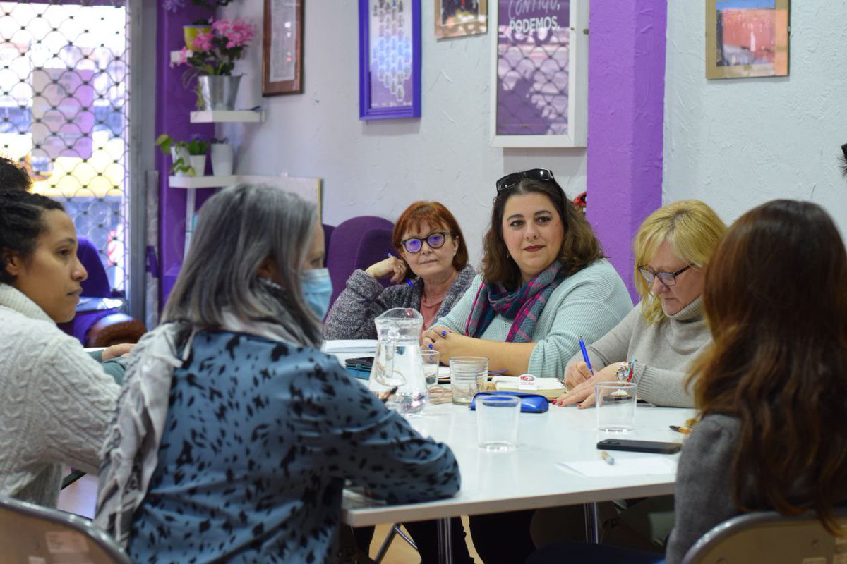 Hoy nos hemos reunido en Getafe con las trabajadoras del SAD, que están el huelga para que tanto Almeida como Ayuso respeten sus derechos laborales y salarios dignos. 

Basta de precariedad y de privatizar los cuidados. 
Son nuestros derechos. 
Todos y todas debemos defenderlos✊🏽