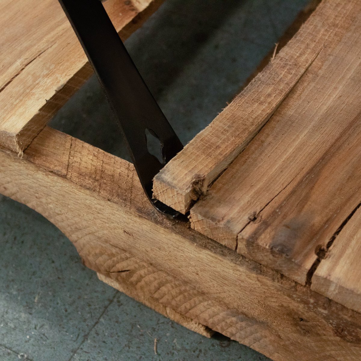 AllwayToolsInc's tweet photo. The ALLWAY® 9-½” Pry Bar serves various light-to-medium duty tasks such as removing molding, opening boxes, and scraping paint. It features a rounded ground scraper end with a slot for effortless nail extraction.