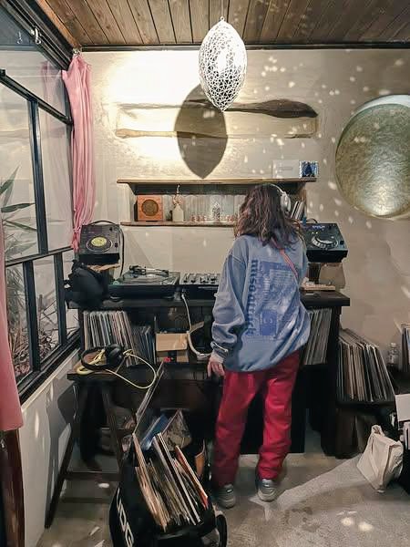 めでたそうなDJ写真🌍️みきあこさんのミラーボールがきらきら
