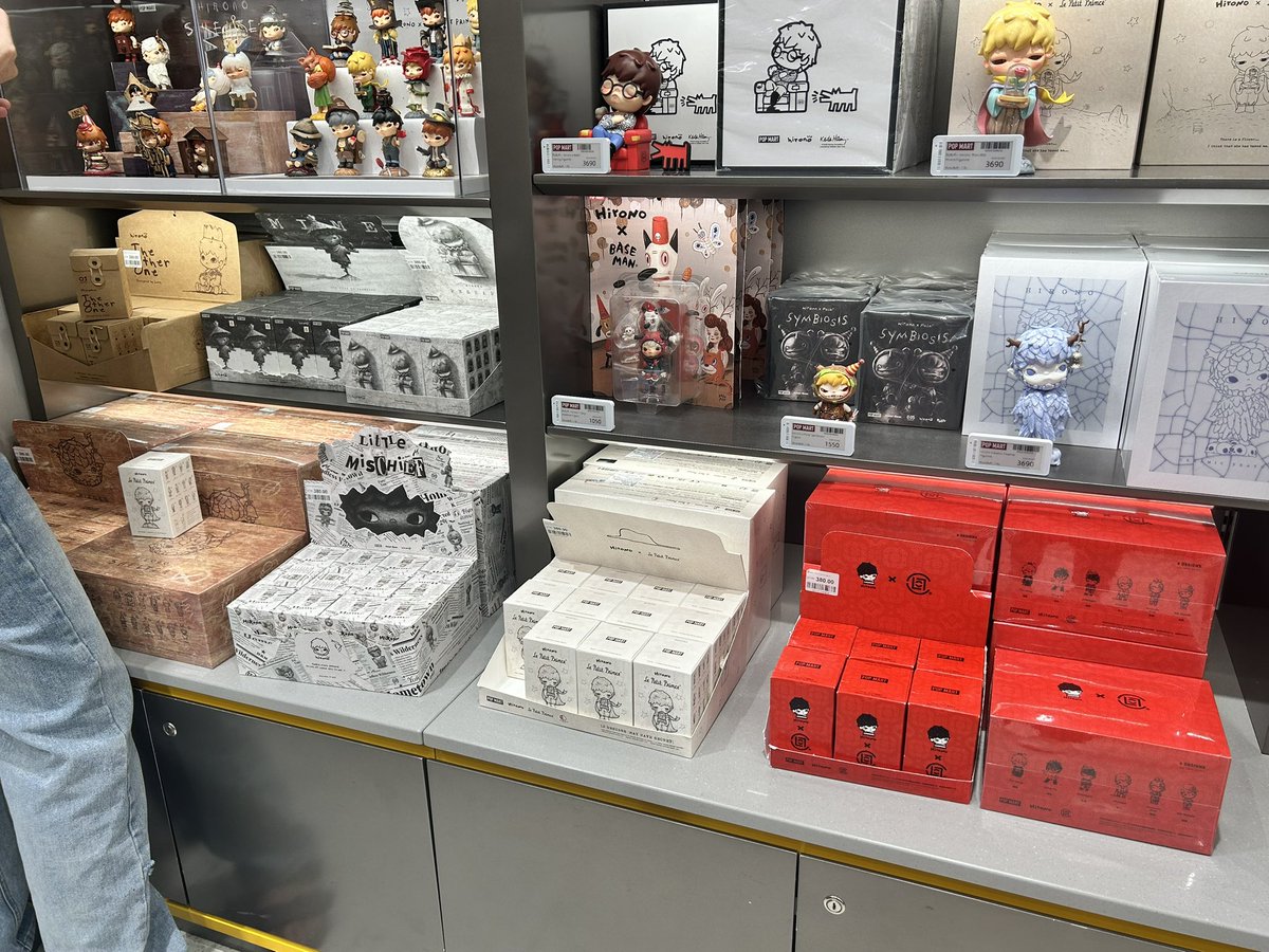 sheepmincart's tweet photo. HIRONO PASABUY [wts lfb ph hirono pasabuy]

checking is anyone interested for horinos? took this picture in terminal 21 but ill only accept blind boxes (no figures 😅) 

blind boxes are 380 srp - 1.9x conversion rate to php (720 each) 

only have time to pass by tomorrow, DM me! https://t.co/3hB4ed5PlP