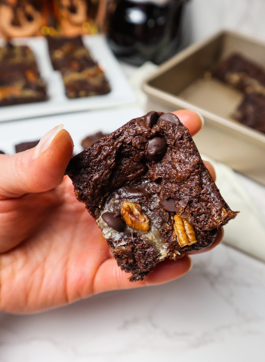 New Recipe: Vegan Turtle Brownies! #veganrecipes 
 fragrantvanilla.com/vegan-turtle-b…