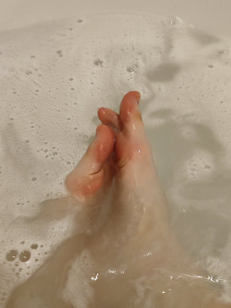 My feet are SOO SOAPYY. really enjoyed my bath ;)
#feet #feetseller #feeties #feetworshi̇p #feetfetish #Feetcoin