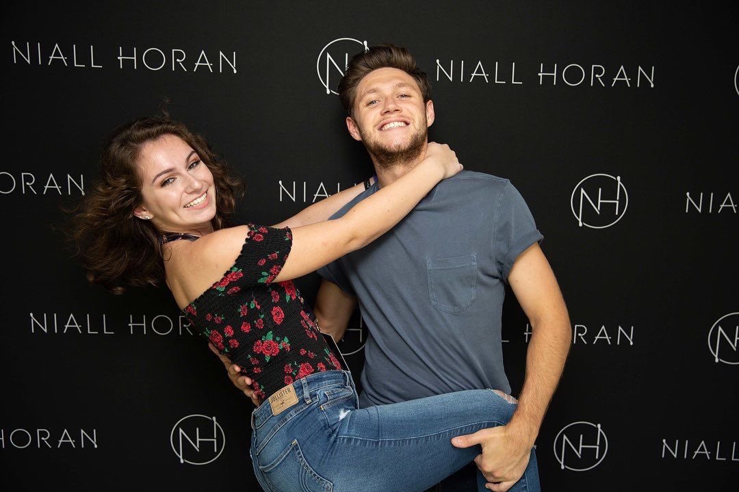 niallhproof's tweet photo. eu me odeio tanto por nao ter cometido uma loucura financeira na época que niall fazia meet and greet https://t.co/o9wN7jgw3M