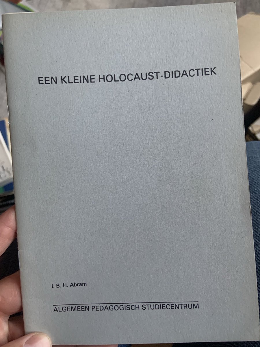 Een van mijn eerste academische publicaties was over Holocaust educatie. Dit boekje was een inspiratie.