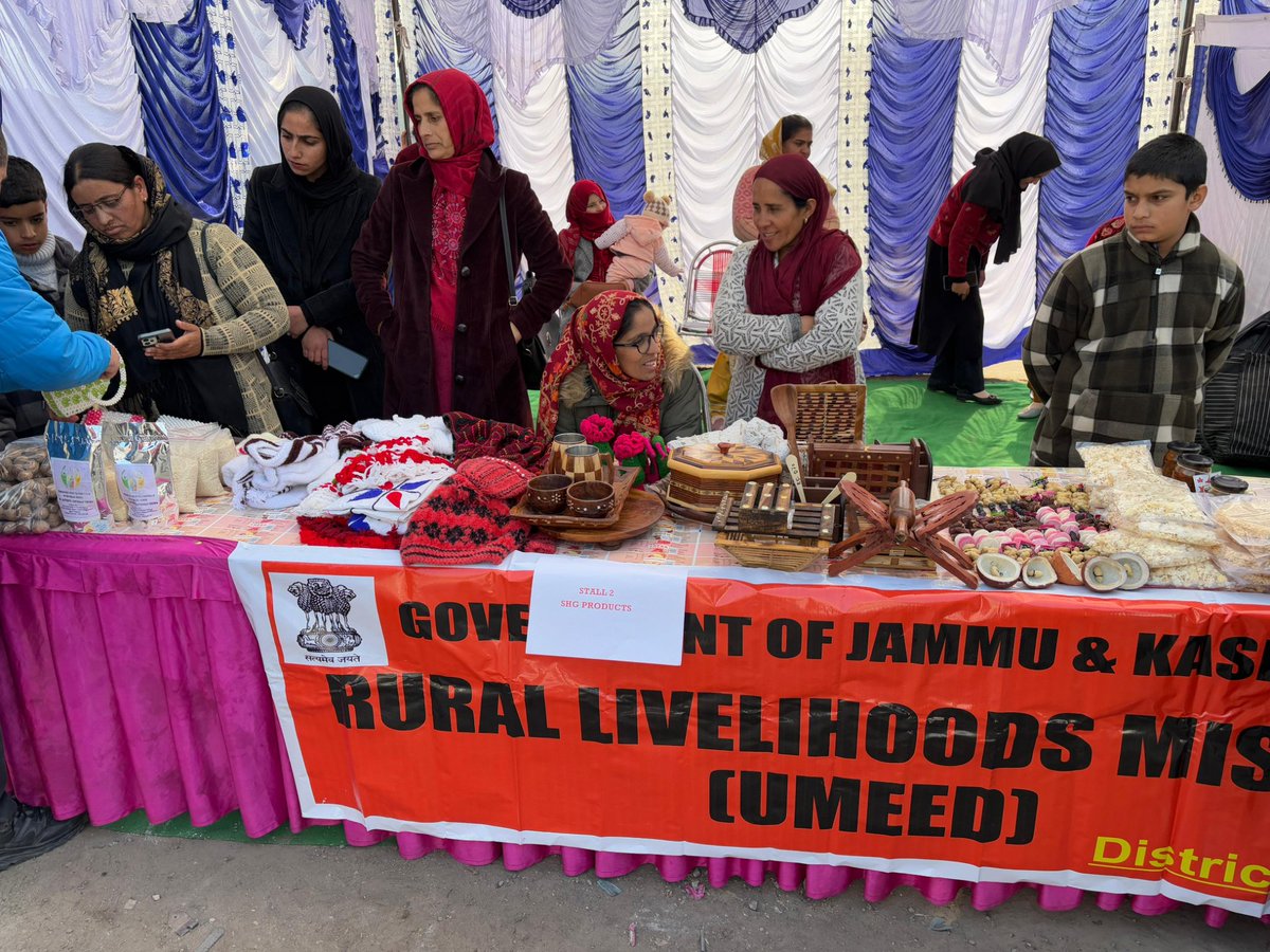 radionews_jammu's tweet photo. #Rajouri Admin, #JKRLM host special event for SGHs to showcase, sell their products.
@airnewsalerts 
@Abhi1shrma 
@msm
#SelfHelpGroups https://t.co/5du5vvNEyE