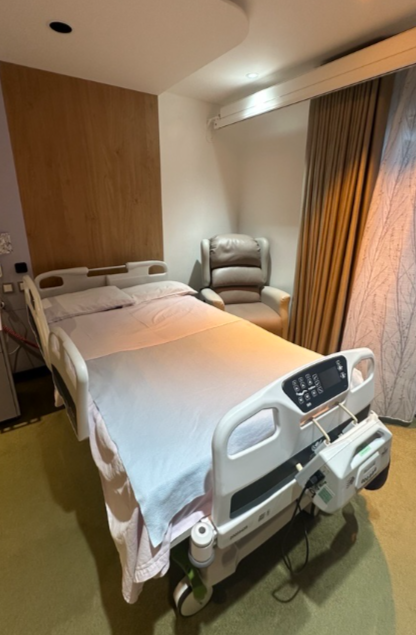 Montcalm_Int's tweet image. Delighted to install another Cuddle Bed at @RowansHospice . This amazing low bed opens up to a double at the touch of a button to allow families to share precious moments together. #everyoneneedsacuddle #palliativecare #lowbed
@Umano_Medical #OoksnowALL