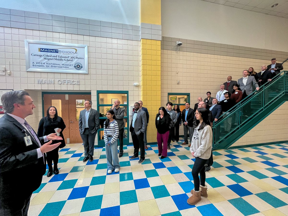 Robert Taylor tweet media