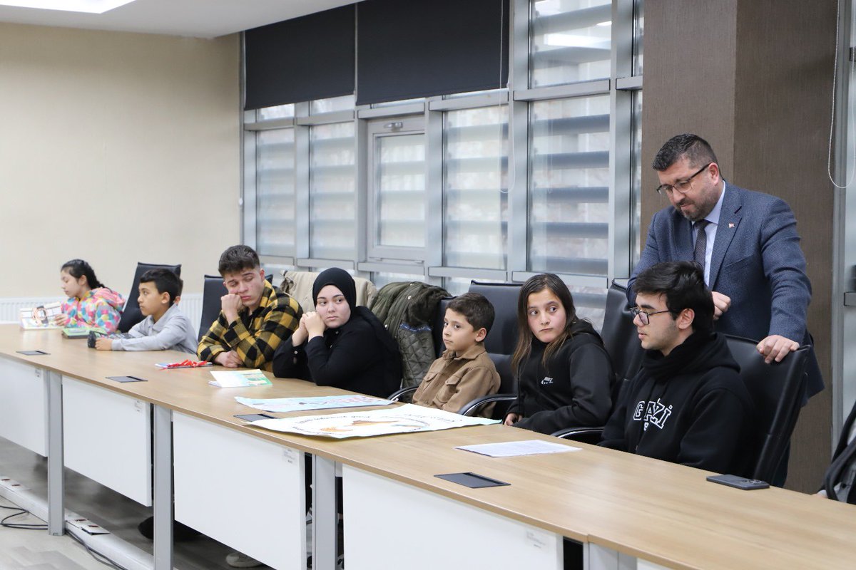 ispartamem's tweet photo. 📌Sözlük Tasarım Yarışması
📌Çocuk Şiirleri Afiş Tasarım Yarışması
📌Divan-ı Lügatit Türk Deneme Yazma Yarışması
📌Yunus Emre Şiirleri Afiş Tasarım Yarışması

İl Müdürümüz @recai_ocak , Bakanlığımız öncülüğünde Müdürlüğümüzce yürütülen Dilimizin Zenginlikleri Projesi kapsamında ilk, orta ve lise düzeyindeki öğrencilerimize yönelik düzenlenen yarışmalarda dereceye giren öğrencilerimize ödüllerini takdim etti.

@tcmeb 
@Yusuf__Tekin 
@ISPARTAVALILIK 
@Abdullah_Erin47