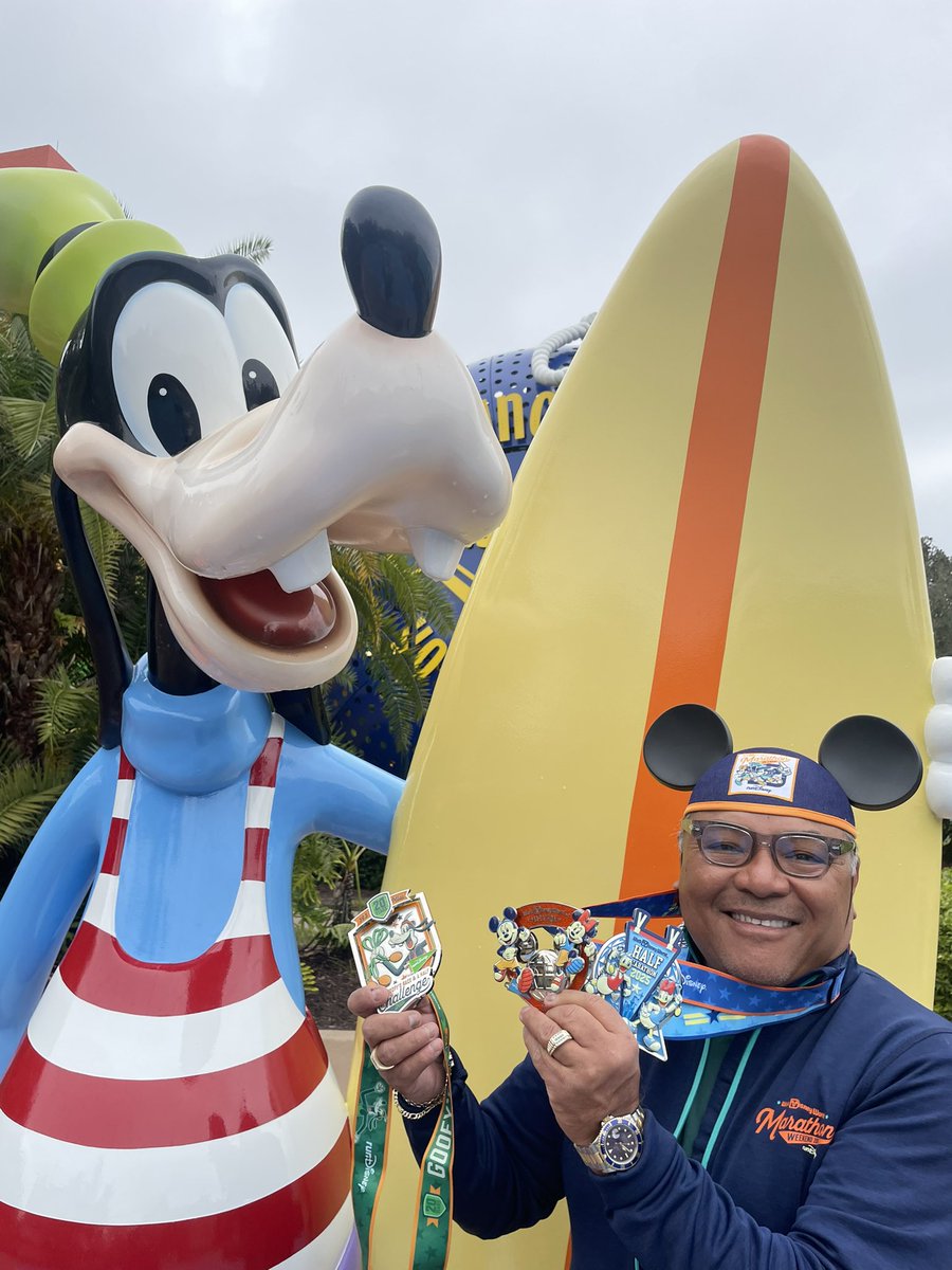 Predxican98's tweet photo. Medal 🥇 Monday !! 😦 Uff I really did earned these 3 @runDisney Goofy 🙃 🤪 😜 Challenge this week. Legs are hating me my heart is full of joy !! 39 miles 39 smiles!! #MedalMonday
#yodecidicorrer
#wdwmarathonwekend
@runnersworld @CanalRunning https://t.co/nvuMA4R73W