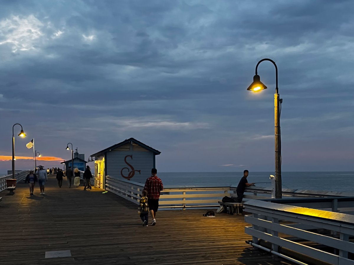 jsfishel's tweet photo. San Clemente pier at dusk #sanclemente, #california, #landscapephotography, #LosAngeles 
https://t.co/6Mk4AeSjOv https://t.co/V0o1wbkAcT