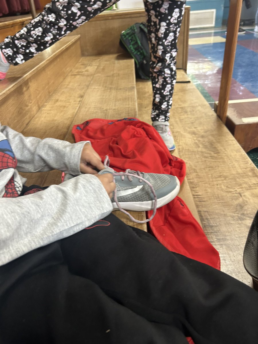 jreed_PEcoach's tweet photo. When PE occurs in the cafeteria, you get the chance to work on fine motor skills with learning to tie your shoes. #CFEProud #lovePE #LockedonExcellence https://t.co/Q4panpl9Xv