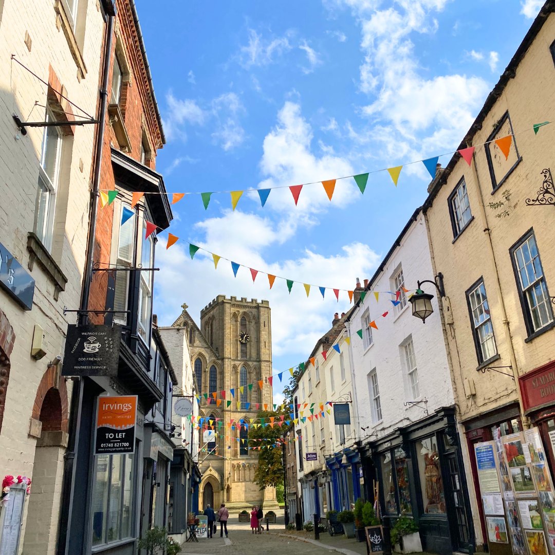 HelloYorkshire's tweet photo. All the rumours are true - Ripon really is one of the most beautiful little cities in the UK.
#Ripon #NorthYorkshire #BeautifulCities https://t.co/l7M05C6axj