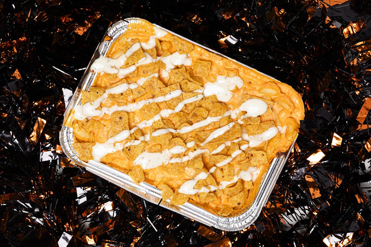 eatmacshack's tweet photo. For that last taste of football season, Monday Mac is back this week 🥲 🏈 Don't miss this chance to try one of our favorites, mac + cheese mixed with pulled chicken, cream cheese, buffalo sauce, ranch, and crushed Fritos 🧡 https://t.co/WskJTPB7M0