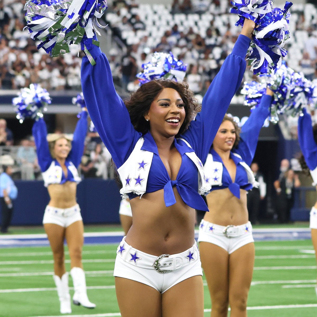 DCCheerleaders's tweet image. All our birthday love for Armani 💖 Happy Birthday!

@Invisalign | #WinningSmiles