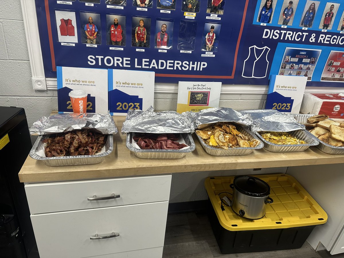 Cooking up some breakfast sandwiches for the employees this morning at 1188. Bringing awareness to the employee LERF fund. Donations are piling up !! <a href="/DCT0813MD/">Dante Thomas</a> <a href="/BenitoKomadina/">Benito.Komadina@Lowes</a> <a href="/BlueBoxR1/">@BlueBoxR1</a> <a href="/IamBrianMacek/">Brian Macek</a> <a href="/mykingthoughts/">Marshall B</a> <a href="/Michael26292038/">Michael Zucker</a> <a href="/GallianoScott/">ScottGalliano</a>