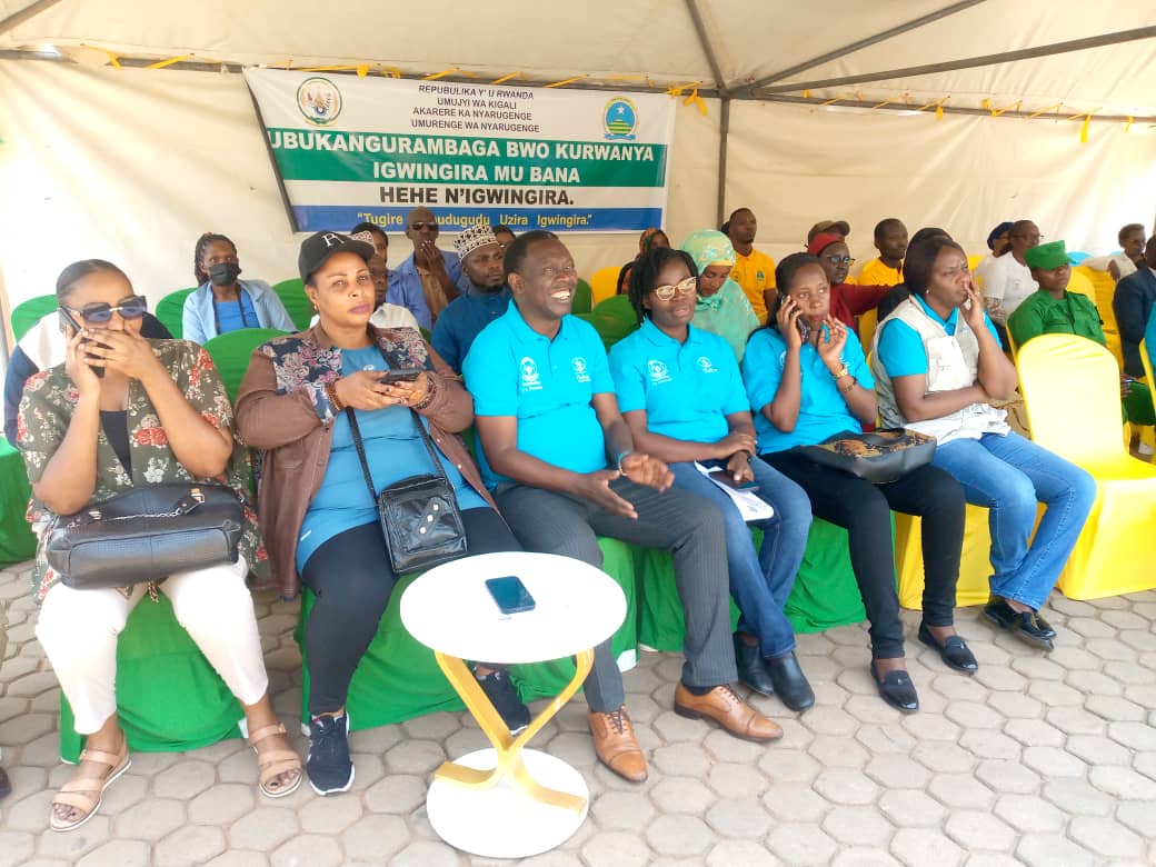 Sect4Official's tweet photo. None mu murenge wa @Sect4Official hatangijwe icyumweru cyahariwe ubuzima bw'umubyeyi n'umwana kizakorwamo ibikorwa birebana n'ubuzima bw'umwana mu kumurinda igwingira, muri iki gikorwa Kandi hatangijwe ku mugaragaro ikigega cyo kondora abana aho cyatangiranye ibihumbi 800k https://t.co/wxtcuUqvus