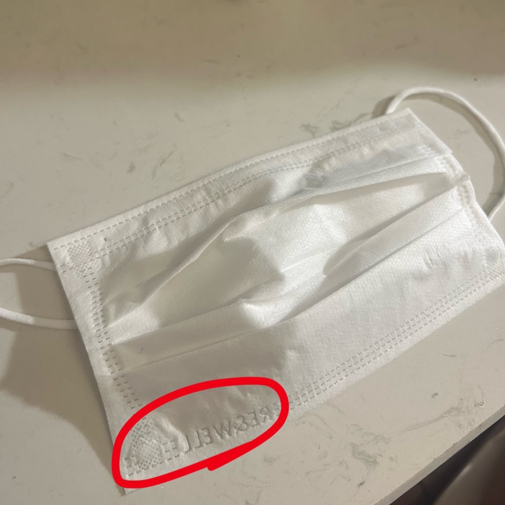 마카오에 요즘 독감이 있어서 loewe 함께 보낸 마스크. .? 우연의 일치인지는 모르겠지만? ?? 건강해야 돼~~
