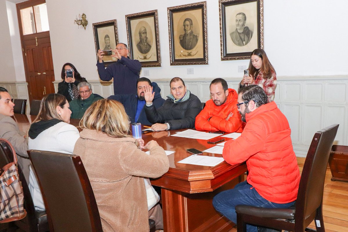 NachoFuentesDgo's tweet photo. Hoy en Comisión de Gobernación, dimos voto a favor al decreto para la desaparición del #IDAIP e #INEVAP, priorizando los principios de austeridad republicana. Este cambio busca canalizar los recursos a áreas de mayor impacto social, garantizando la continuidad de sus funciones. https://t.co/WbLPuF0l88