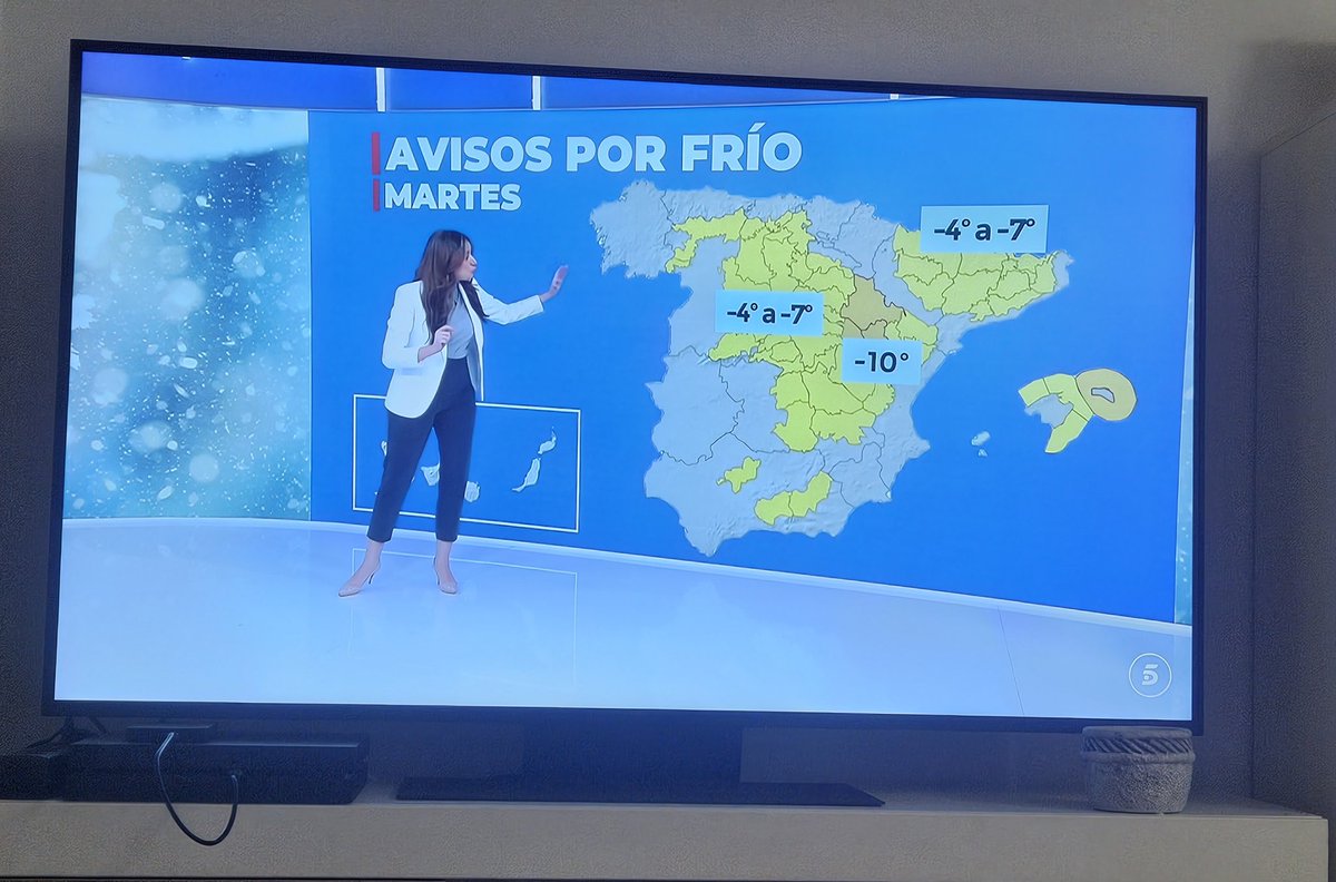 Albanocoira's tweet photo. Hola @telecincoes ¿Dónde aparecen Ceuta y Melilla? No las veo. https://t.co/IaaRZd5SaA